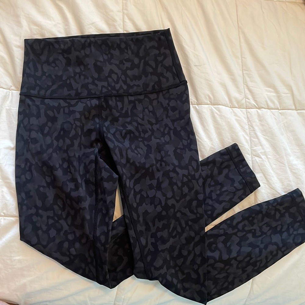 Lululemon size 4 black camo leggings